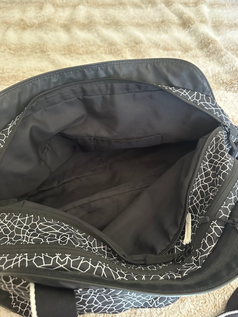 Nike Legend Club Duffle Bag – Black & White Geometric Print - Picture 6 of 10